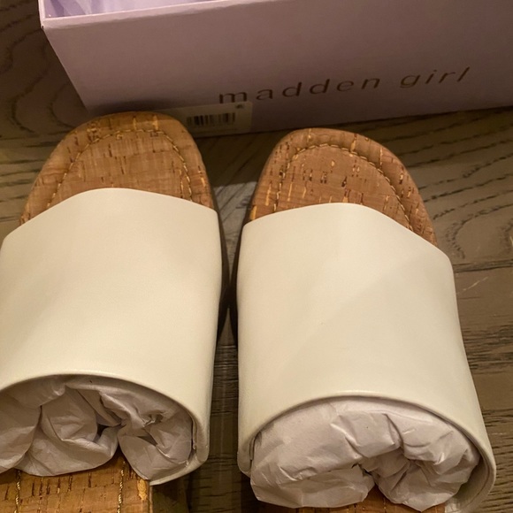 Madden Girls Zaharra White Platform Wedge Sandals - Picture 7 of 8